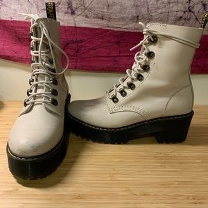Dr. Martens Leona in bone!